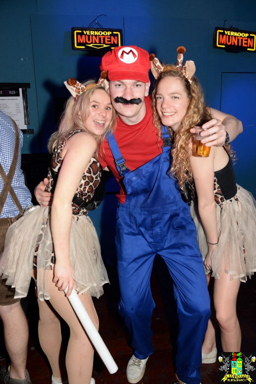 ../Images/Carnavals vrijdagavond in VdG 303.jpg